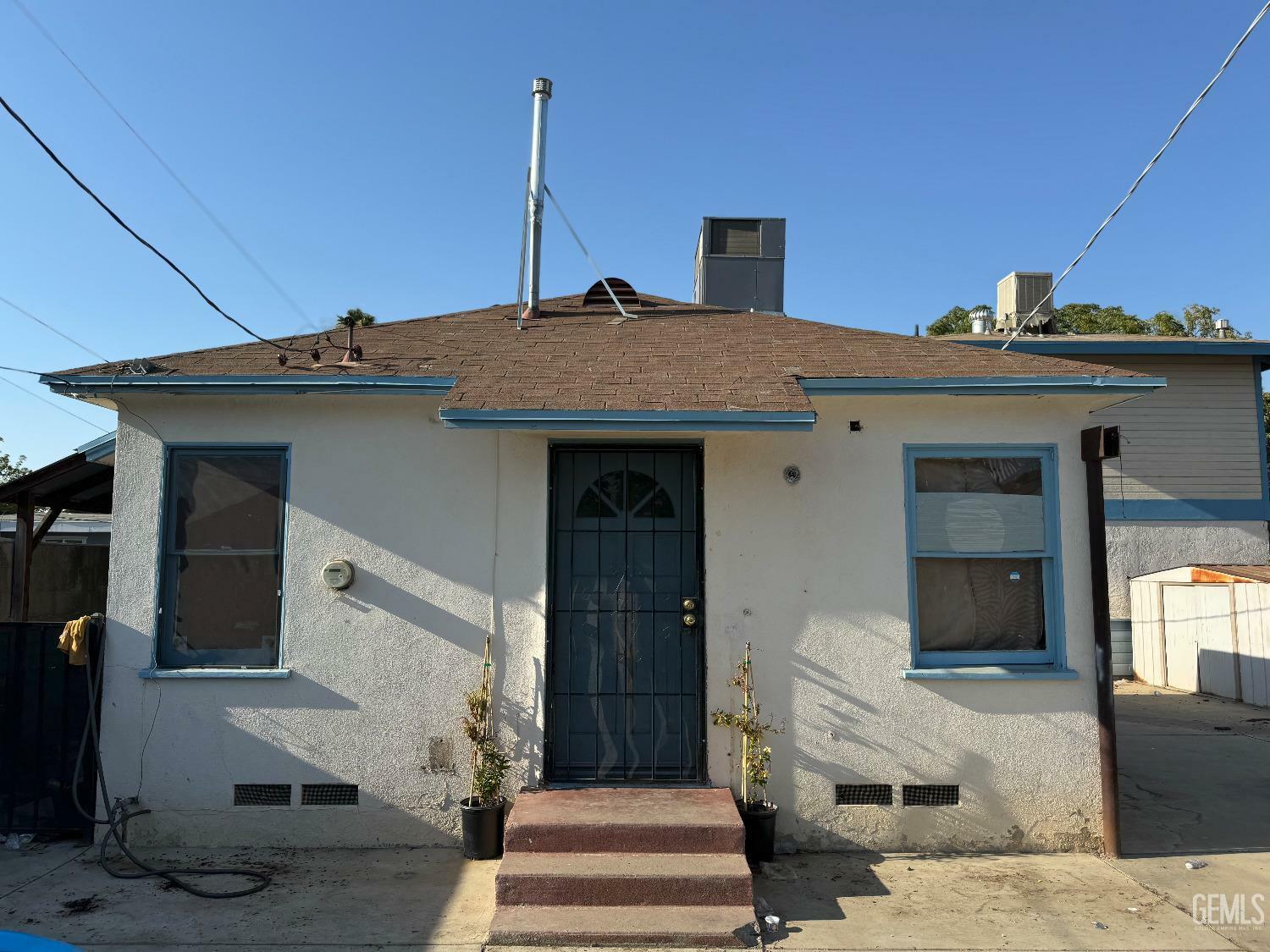 Property Photo:  603 Decatur Street 1/2  CA 93308 