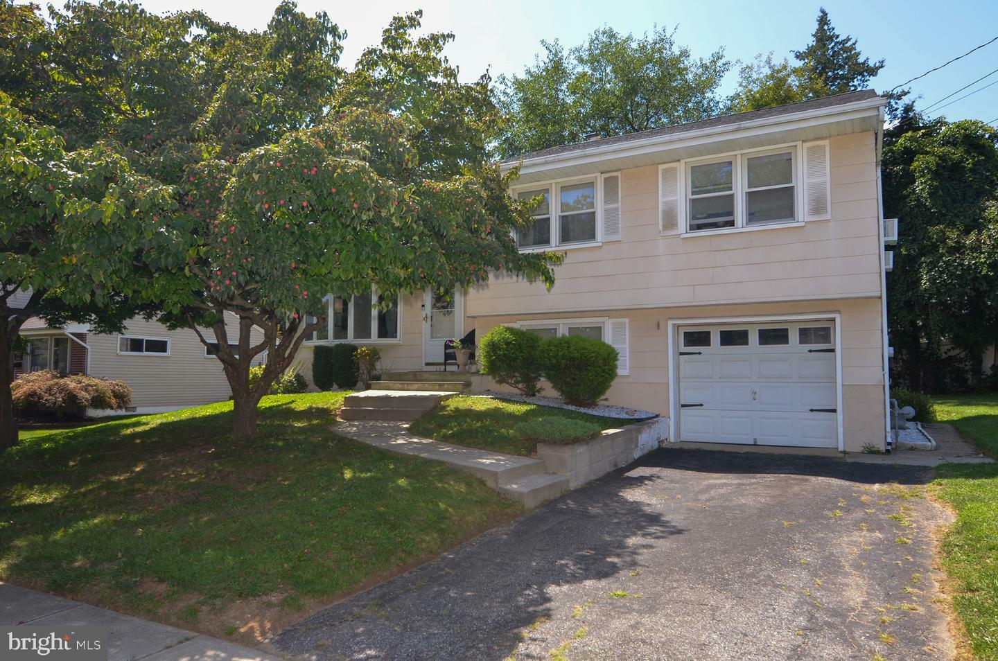 Property Photo:  108 Winding Way  NJ 08620 