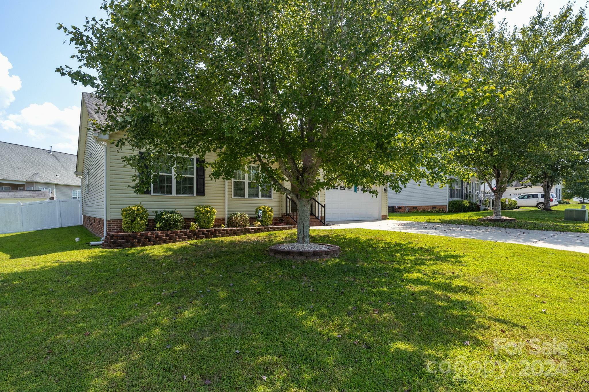 Property Photo:  2024 Longhorn Drive  NC 28034 