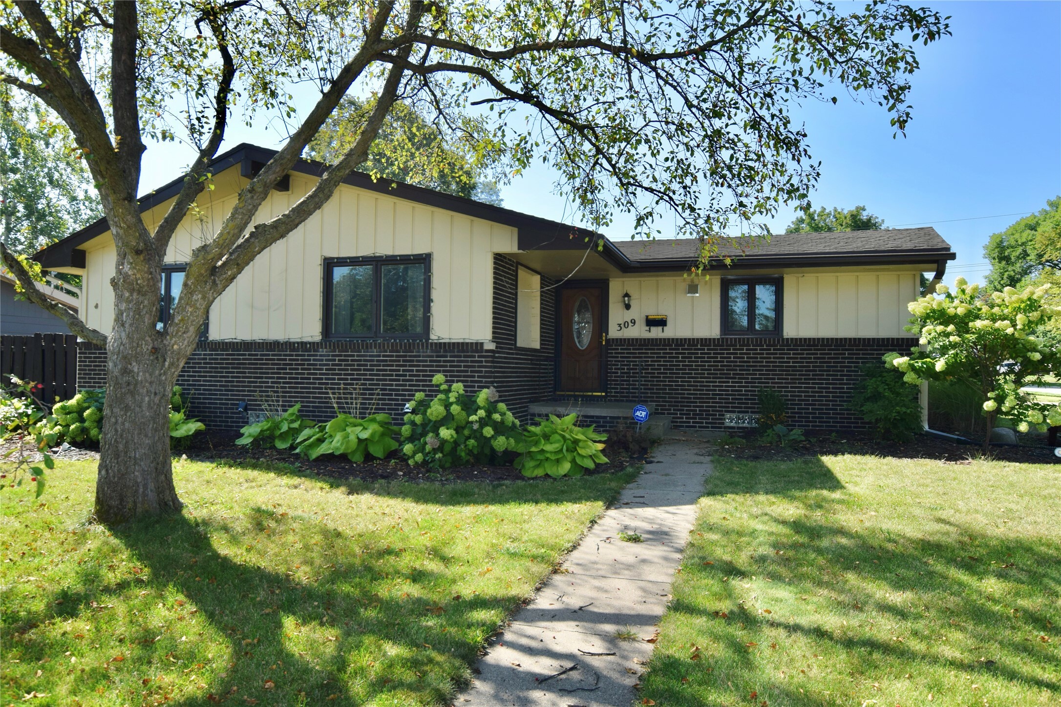 Property Photo:  309 SE 8th Street  IA 50021 