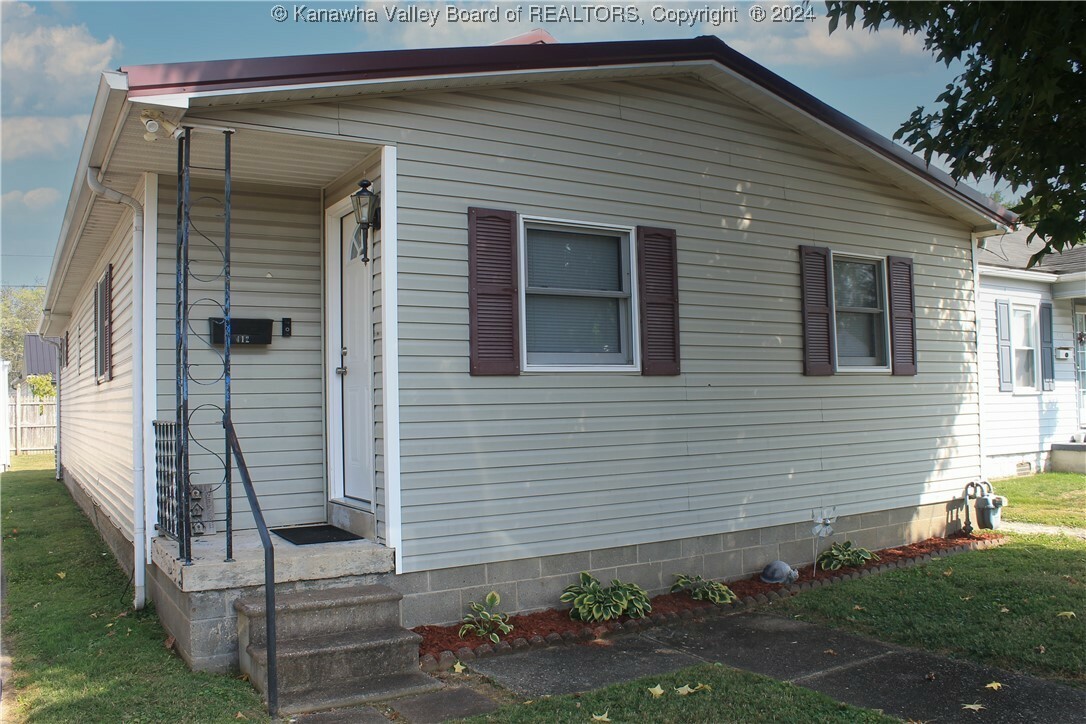 Property Photo:  412 Hansford Street  WV 25177 