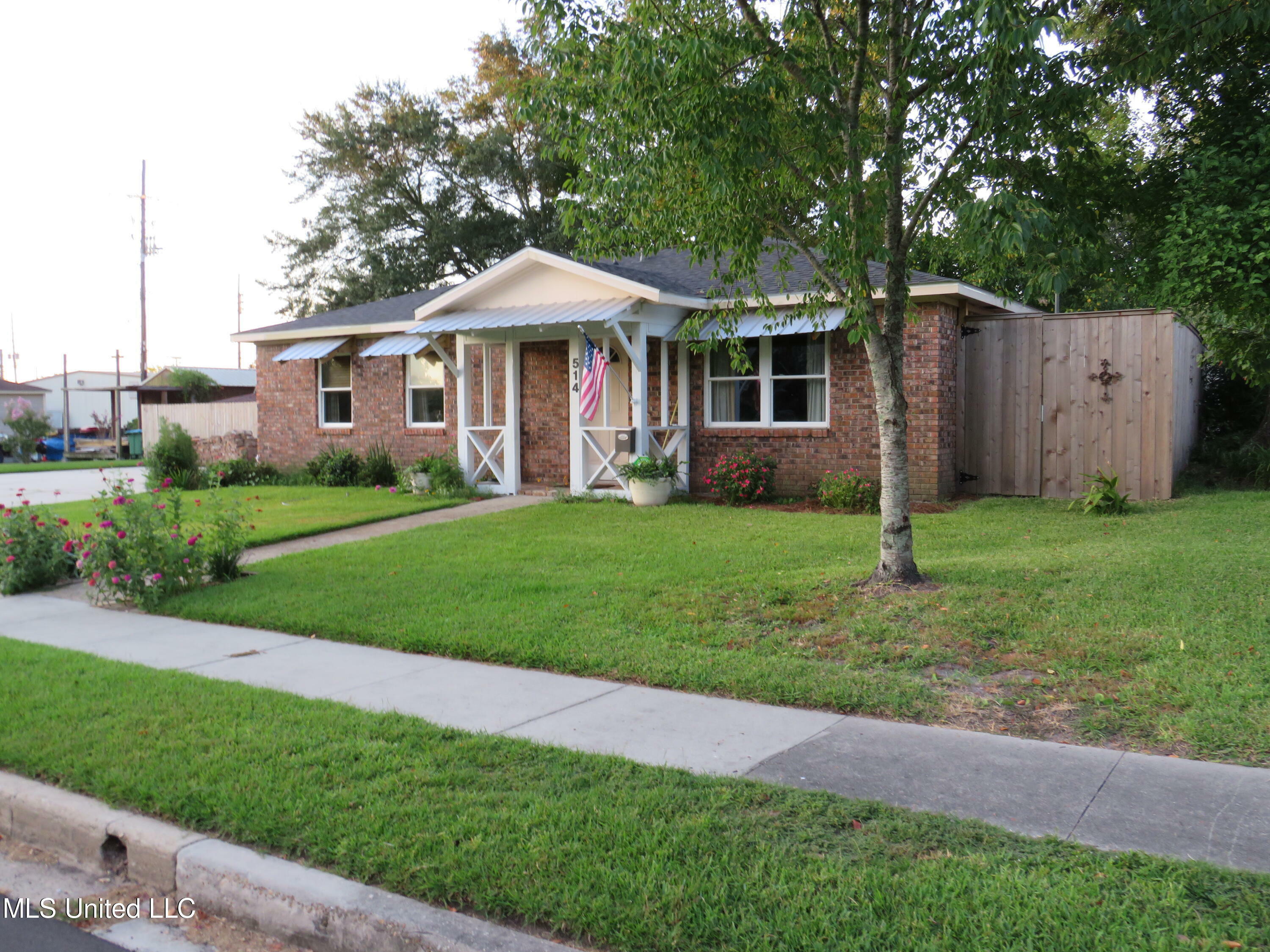 Property Photo:  514 Orange Avenue  MS 39567 