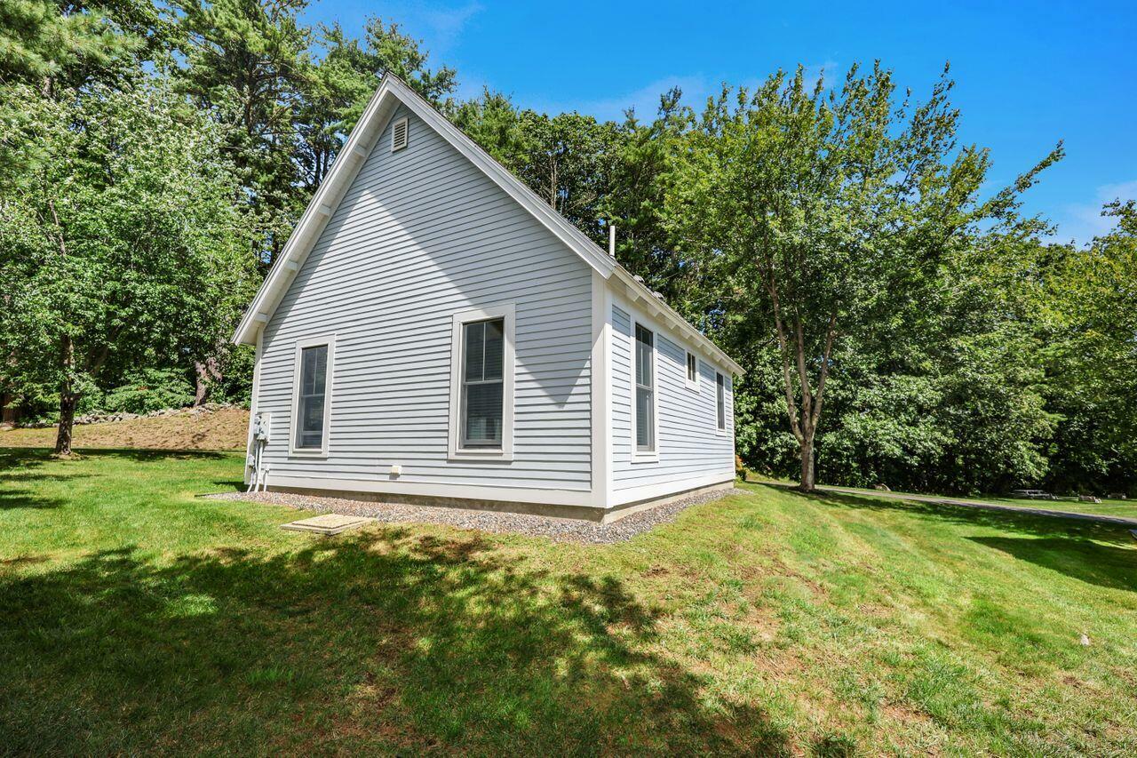 Property Photo:  454 Post Road 105  ME 04090 