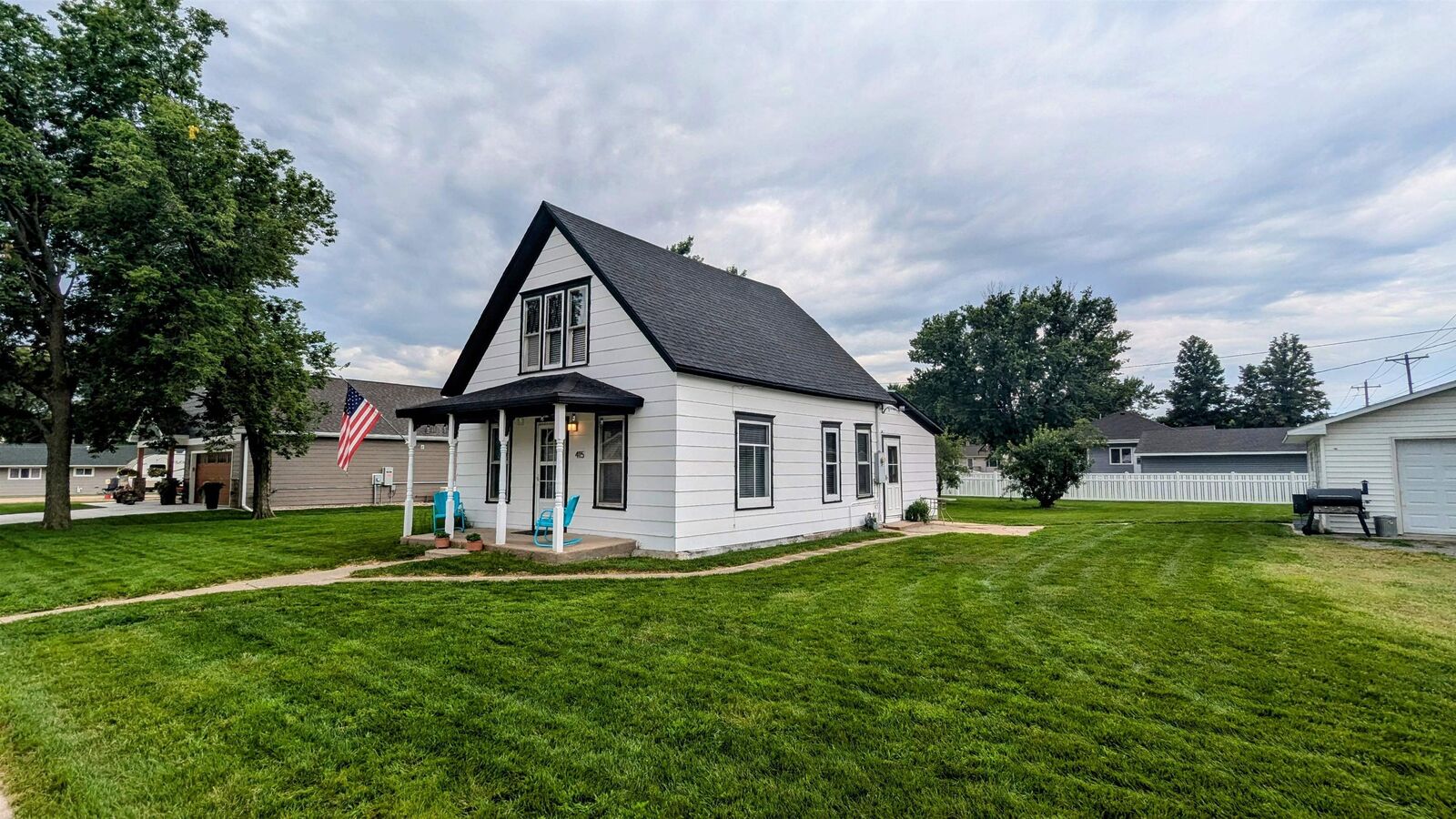 Property Photo: 415 S 2nd Street NE 68787