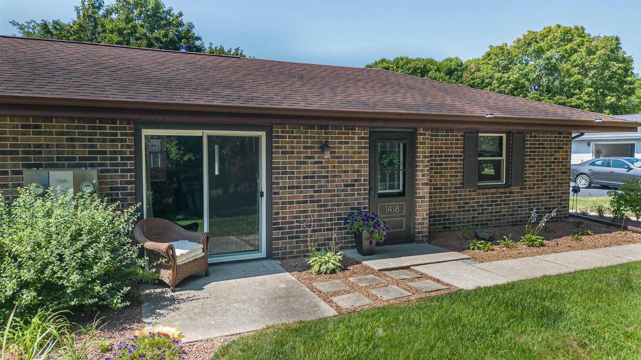 Property Photo:  1418 Holly Drive  WI 53546 