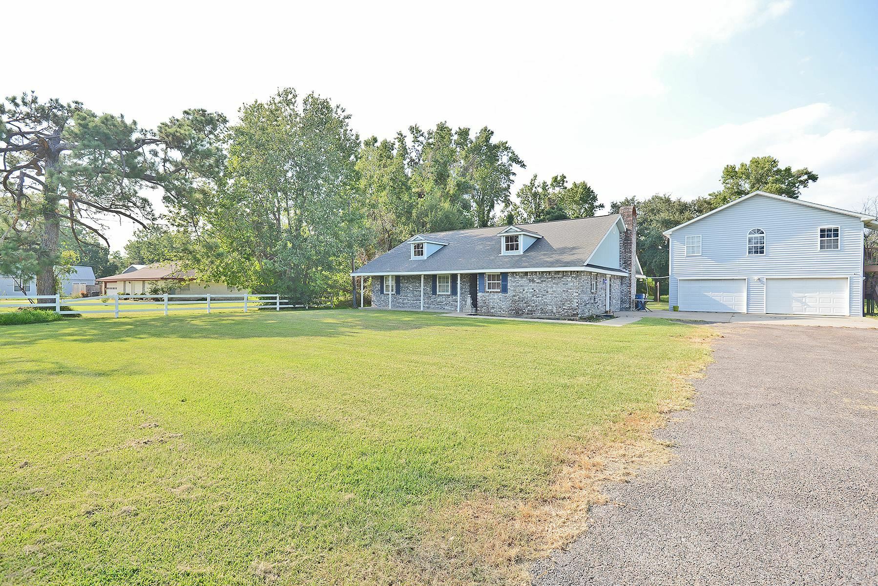 Property Photo:  215 Gilmer  TX 77611 