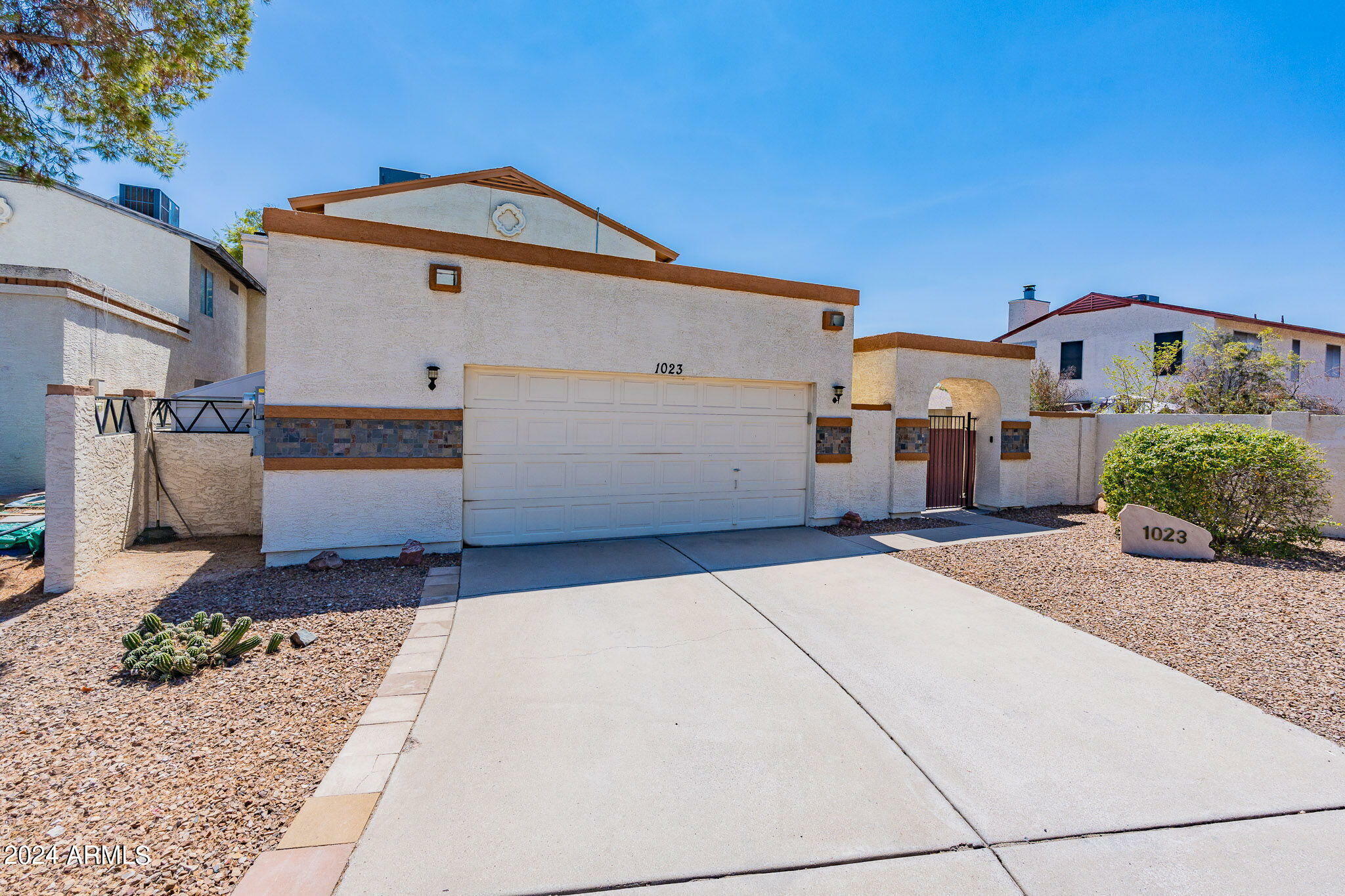 Property Photo: 1023 E Escuda Drive AZ 85024