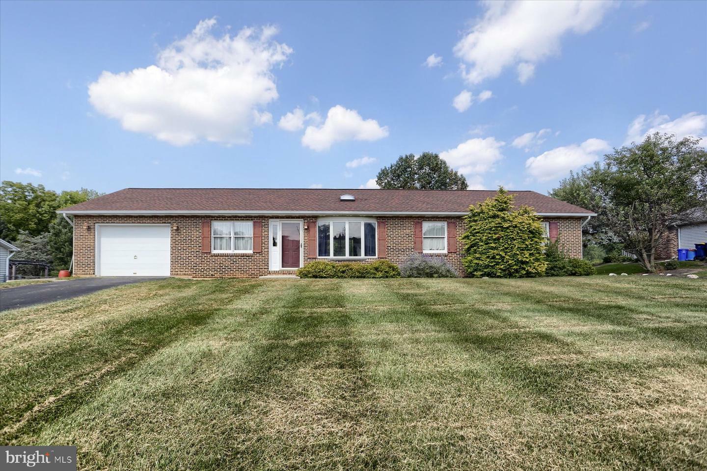 Property Photo:  1411 Candlewycke Drive  PA 17057 