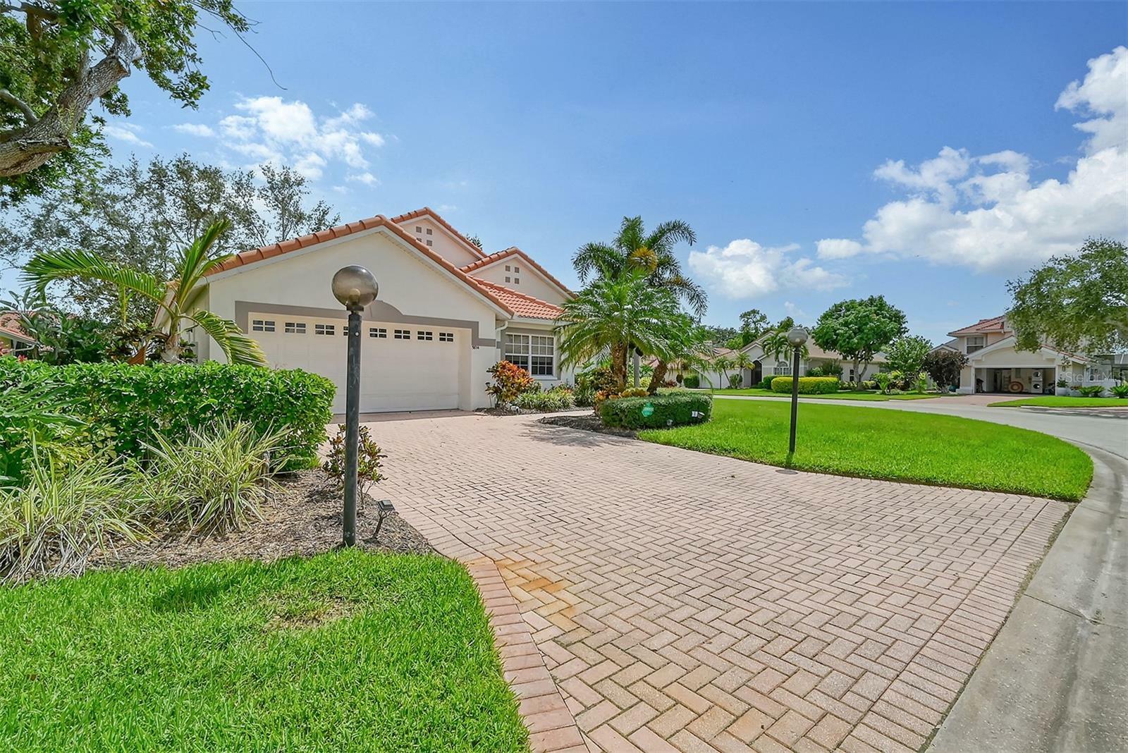 Property Photo:  5814 Fairwoods Circle  FL 34243 