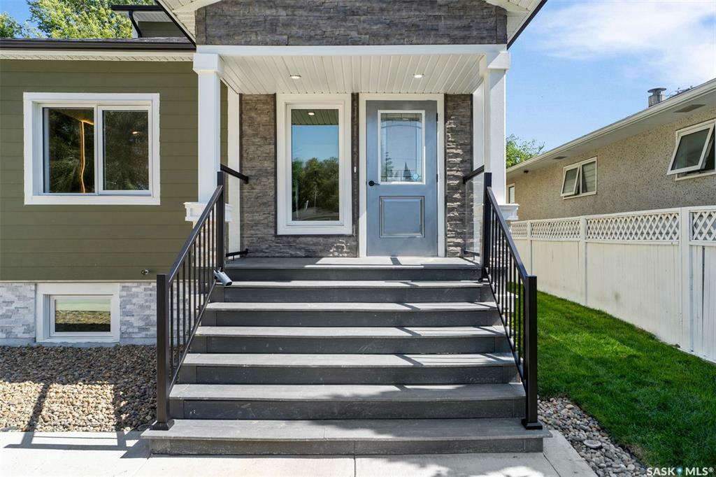 Photo de la propriété:  2125 St Charles Avenue  SK S7M 0N9 