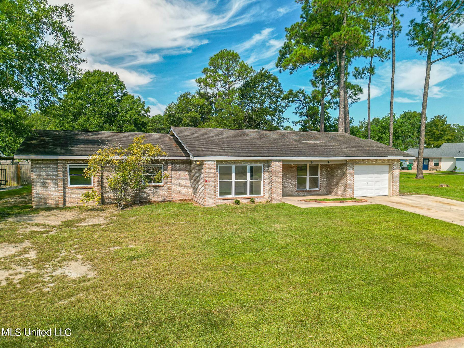 Property Photo:  206 Idlewood Drive  MS 39576 