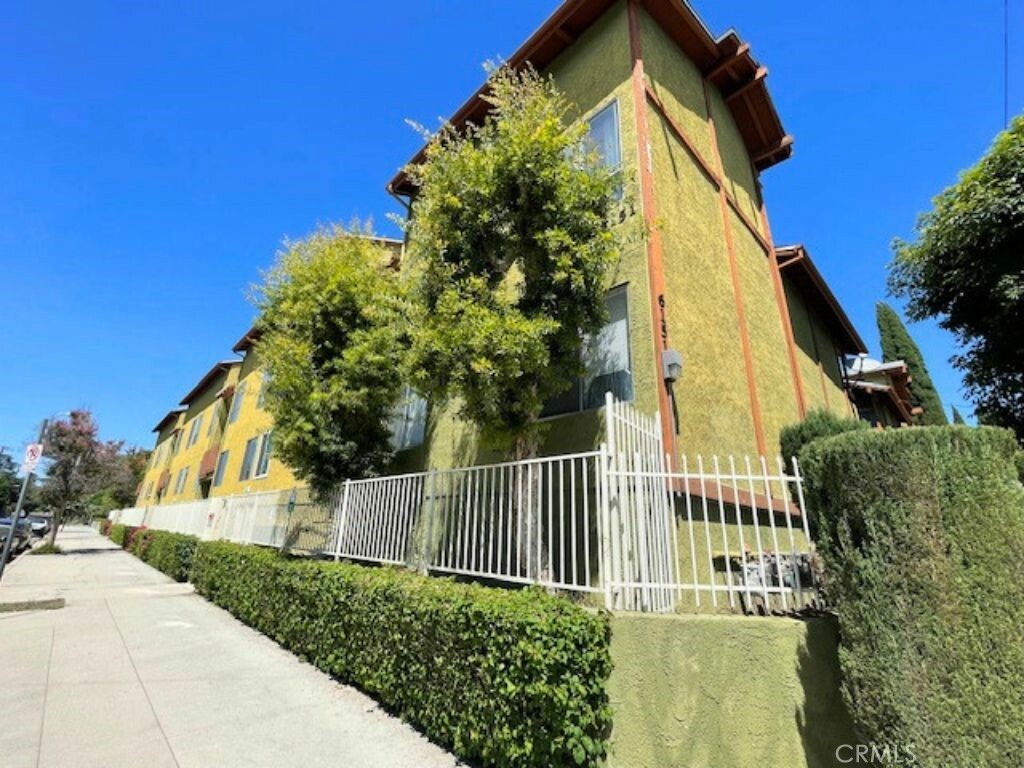 Property Photo:  6151 Reseda Boulevard 5  CA 91335 