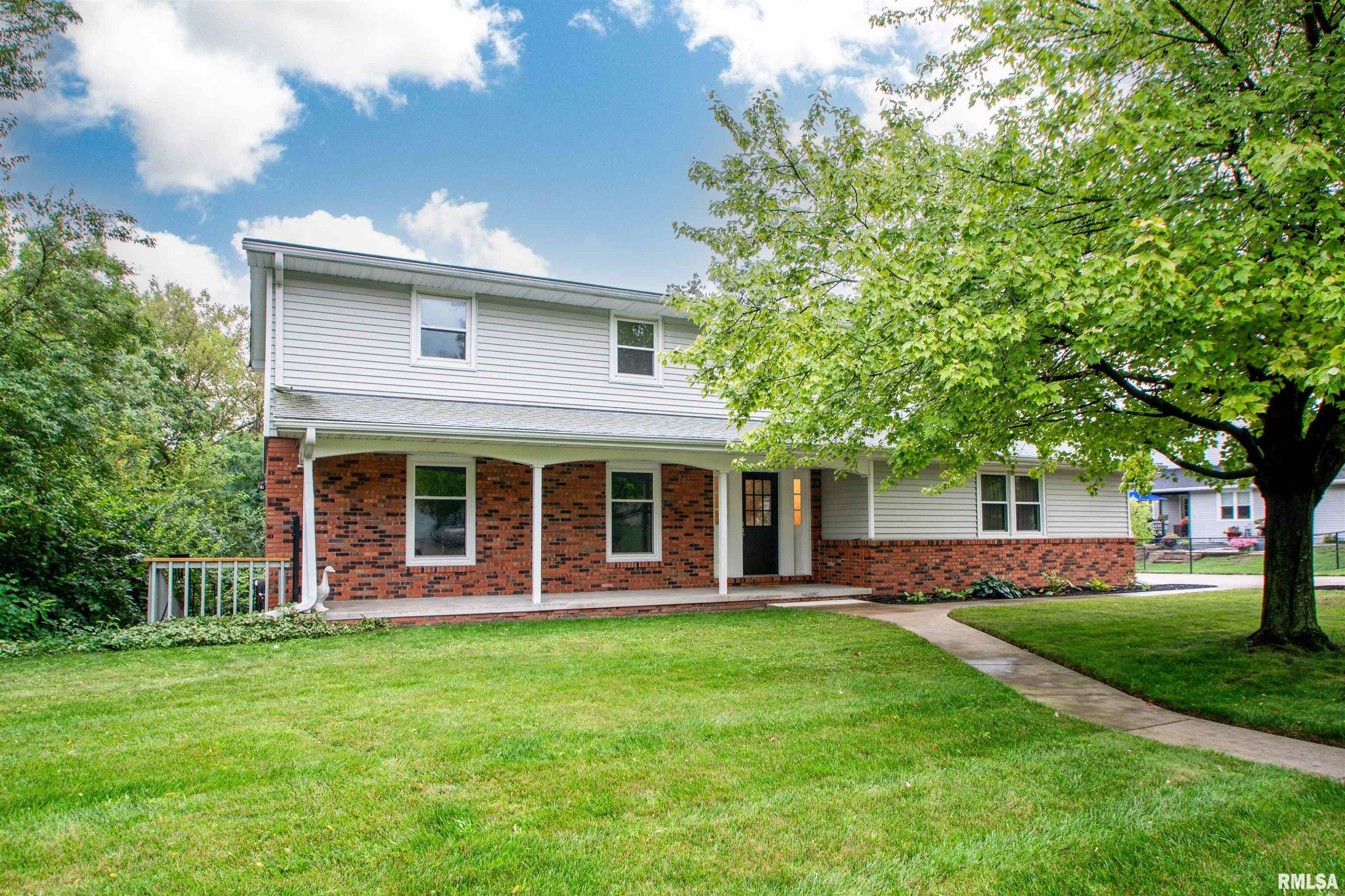 Property Photo:  1424 W Cimarron Drive  IL 61614 