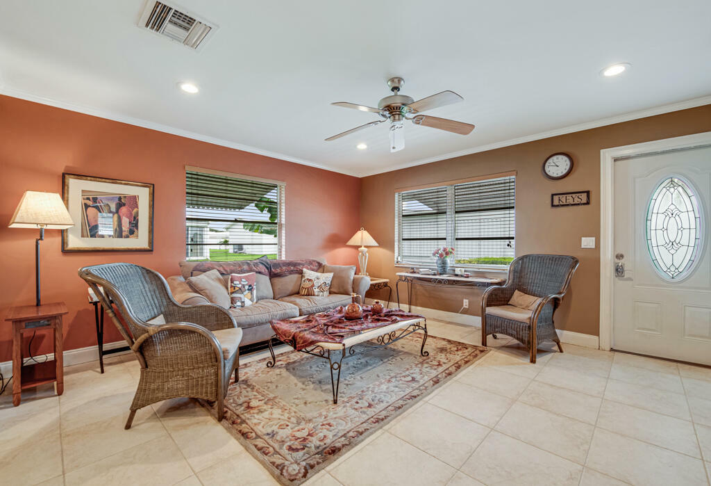 Property Photo:  2089 SW Lake Circle Drive  FL 33426 