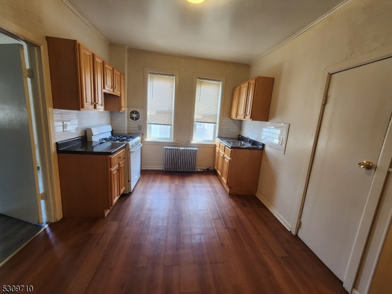 Property Photo:  1709 S Wood Ave  NJ 07036 