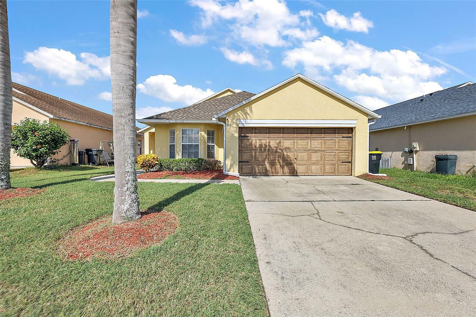 Property Photo:  325 Aylesbury Lane  FL 33837 