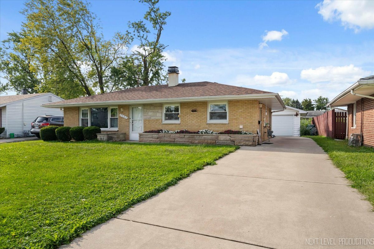 Property Photo:  2302 Francine Avenue  IL 60436 