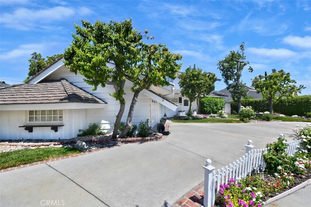 Property Photo:  23833 Crosson Drive  CA 91367 