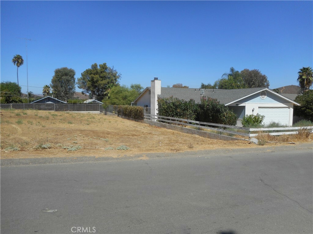 Property Photo:  10 Ave. Paseo De Las Flores  CA 92587 