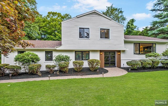 Property Photo:  5 Fox Hill Road  NJ 07458 