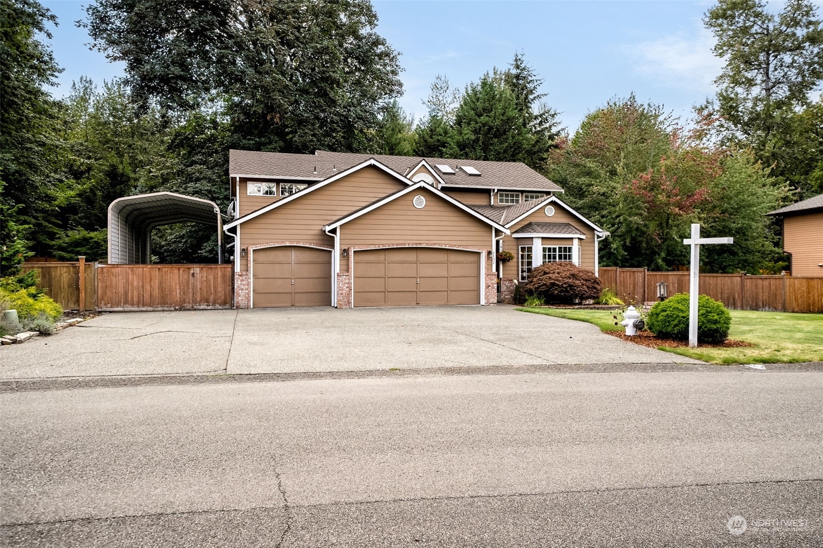 Property Photo:  1102 198th Avenue E  WA 98391 