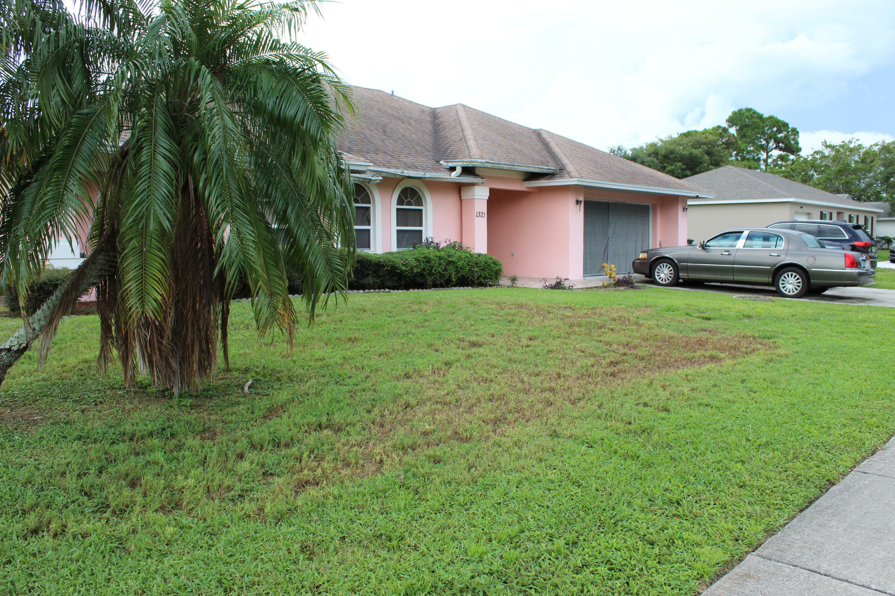 Property Photo:  1321 SE Airoso Boulevard  FL 34983 