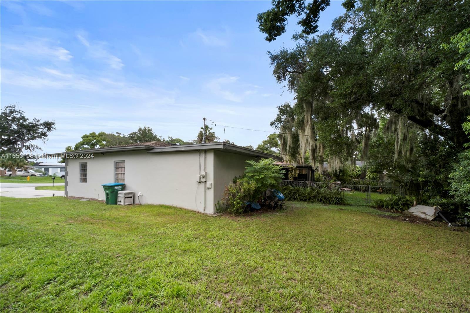 Property Photo:  1277 Fountainhead Dr  FL 32809 