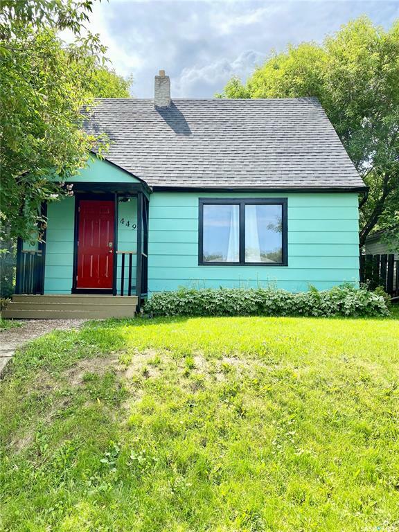 Property Photo:  449 19th Street E  SK S6V 1K1 