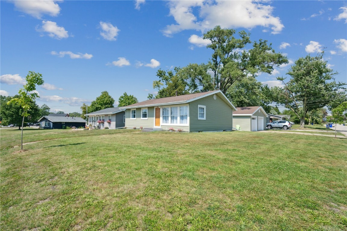 Property Photo:  1824 43rd Street NE  IA 52402 