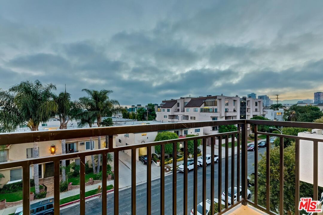 Property Photo:  1828   Butler Ave 201  CA 90025