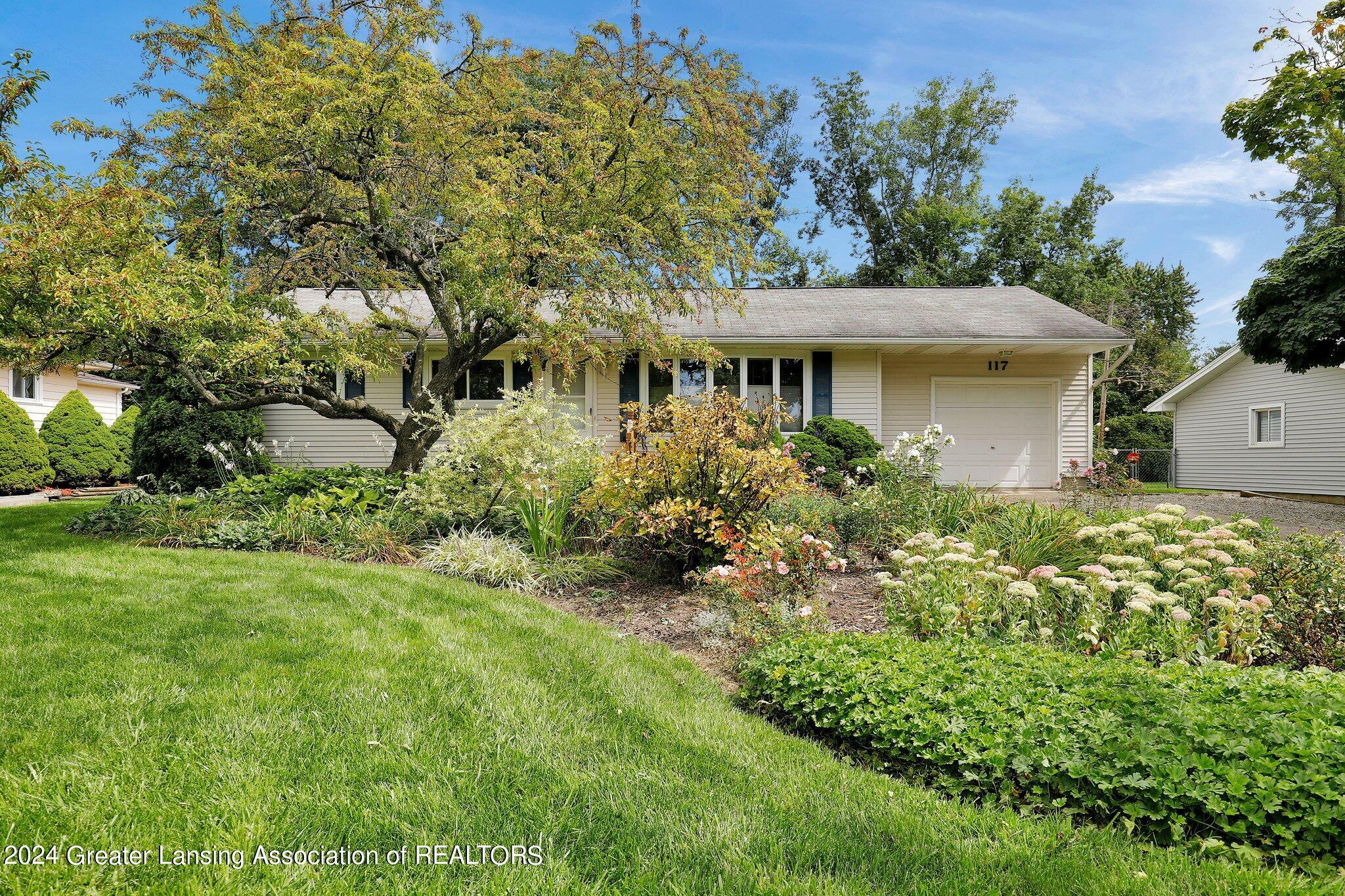 Property Photo:  117 Woodhaven Drive  MI 48917 