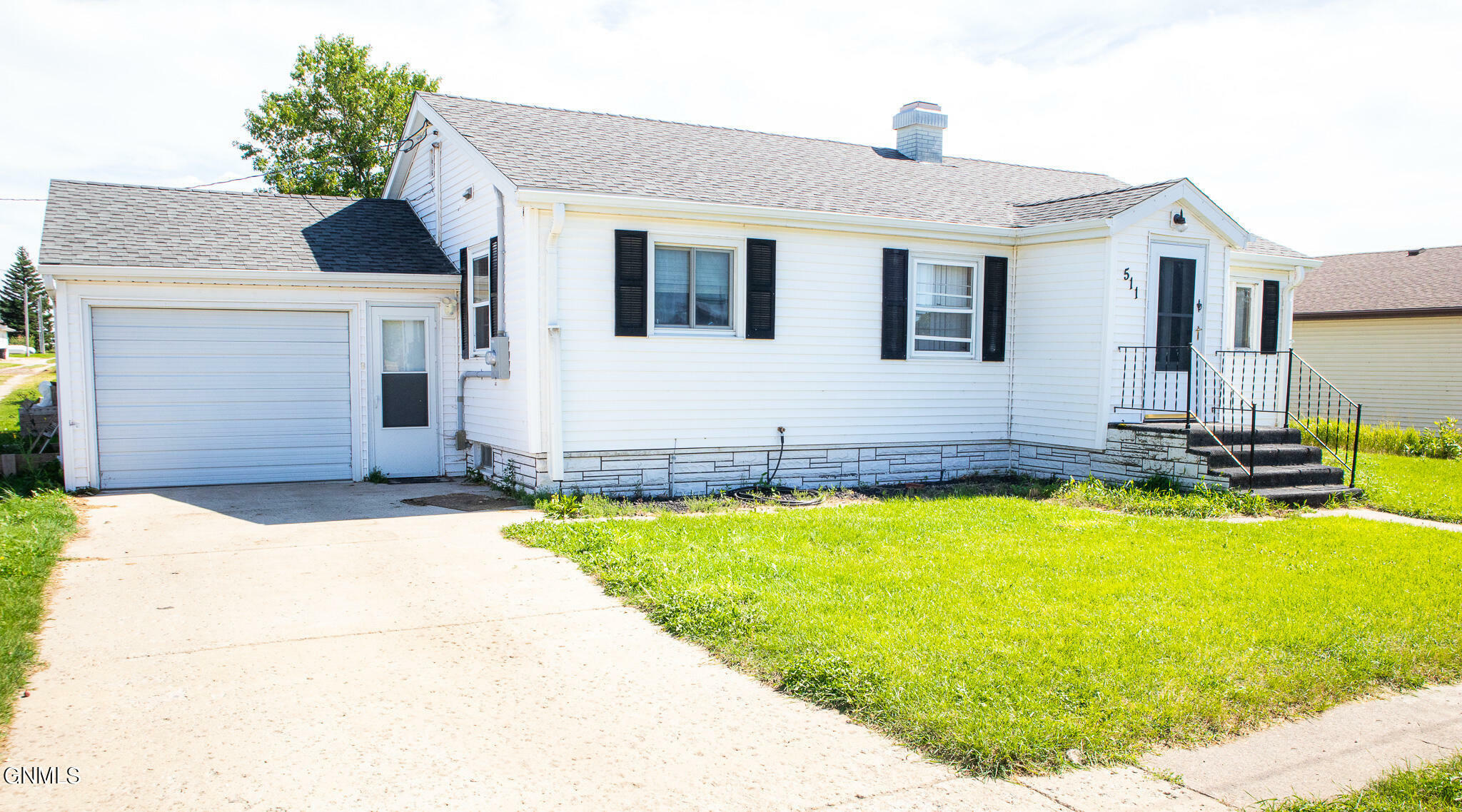 Property Photo:  511 3rd Street E  ND 58561 