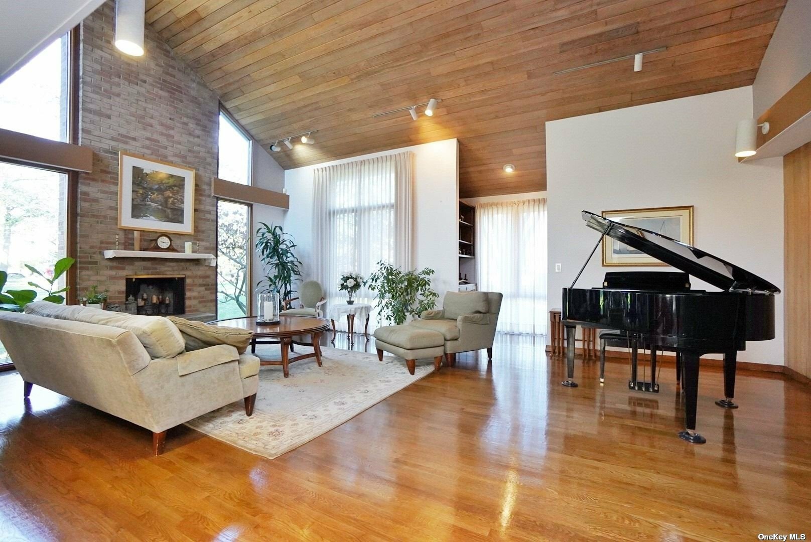 Property Photo:  26 Ada Place  NY 10301 