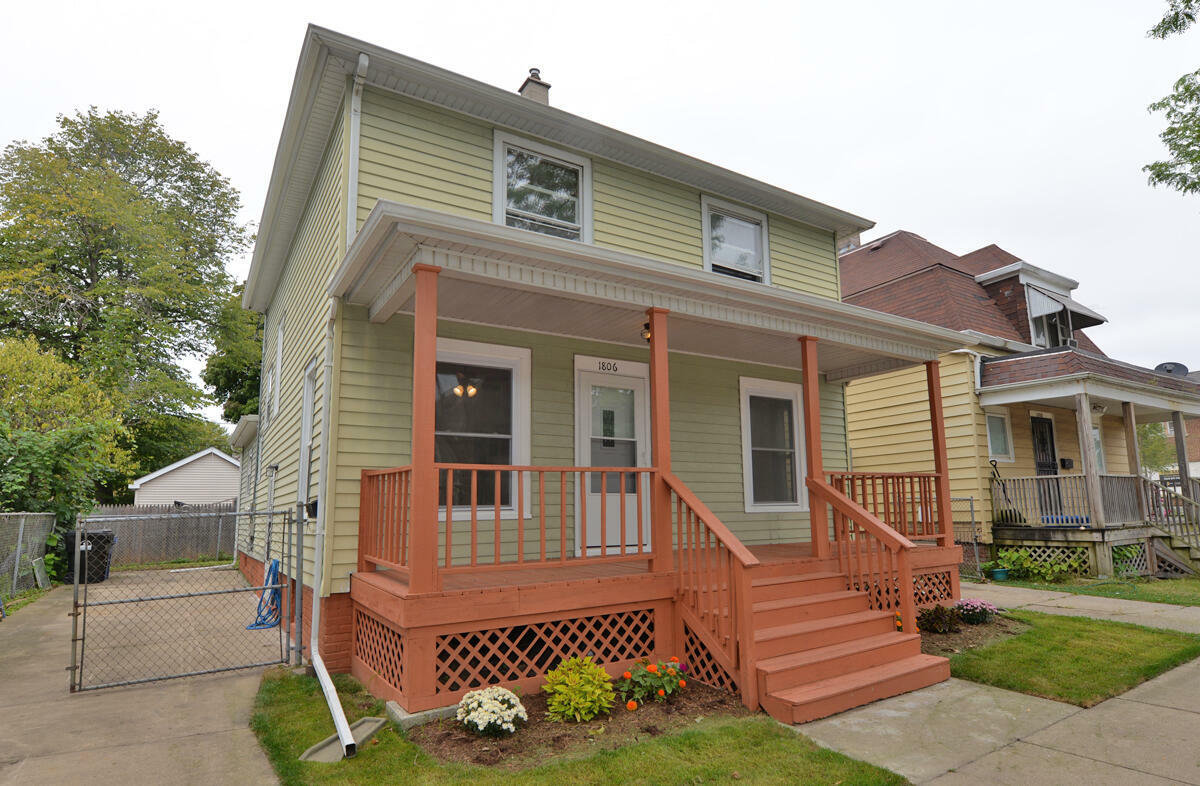 Property Photo:  1806 Grand Ave  WI 53403 