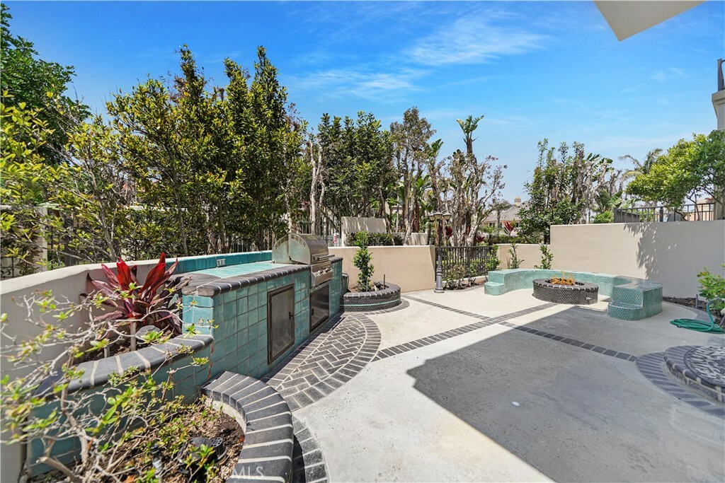 Property Photo:  19575 Elmridge Lane  CA 92648 