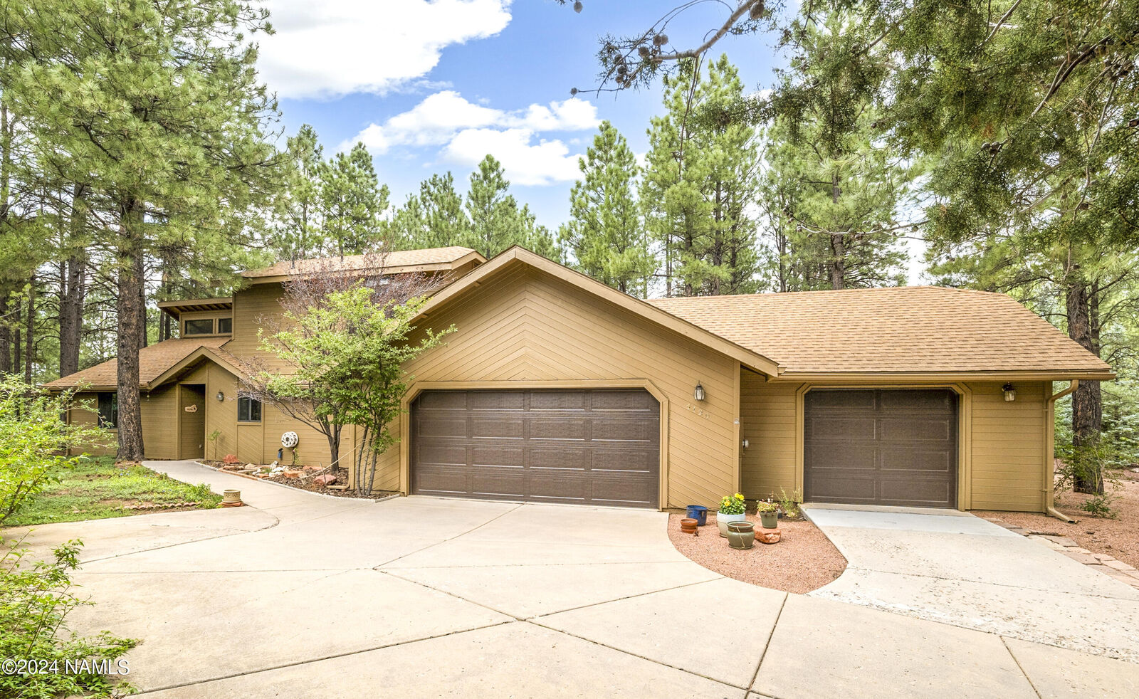 Property Photo: 5120 E Hawthorne Drive AZ 86004