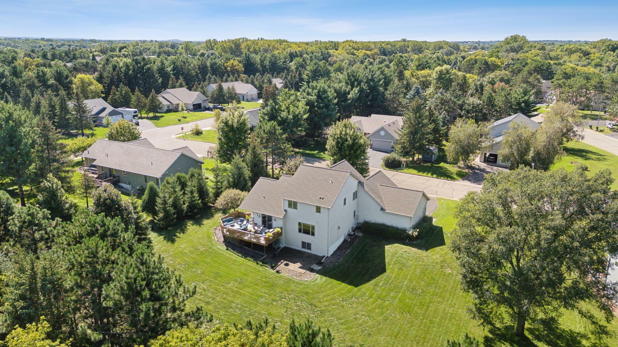 Property Photo:  566 Woodland Lane E  WI 54017 