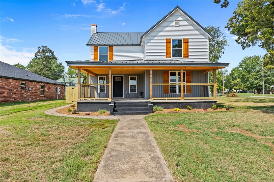 301 S Rust Avenue  Gentry AR 72734 photo