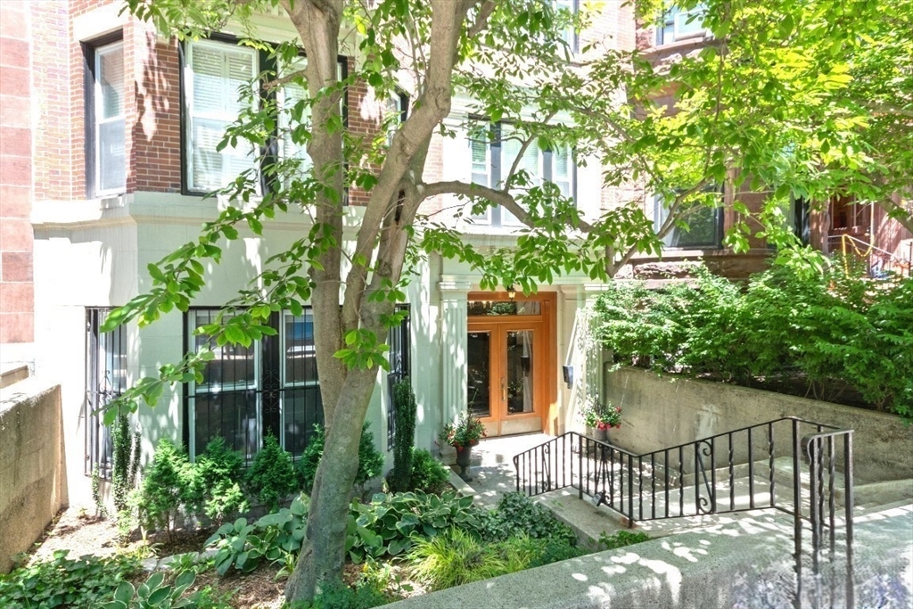 Property Photo:  345 Commonwealth Ave 1A  MA 02115 