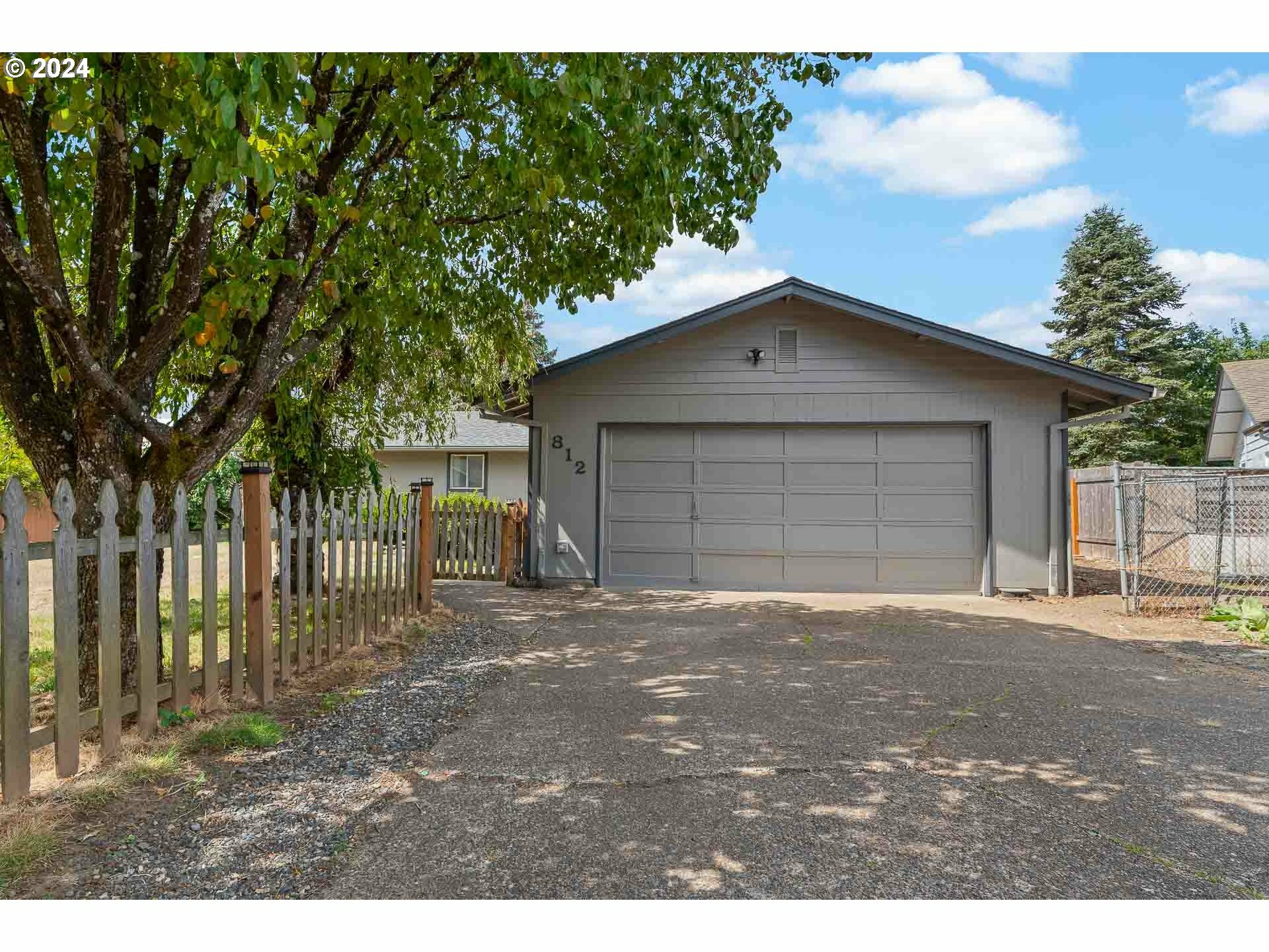 Property Photo:  812 SE 119th Ave  WA 98683 