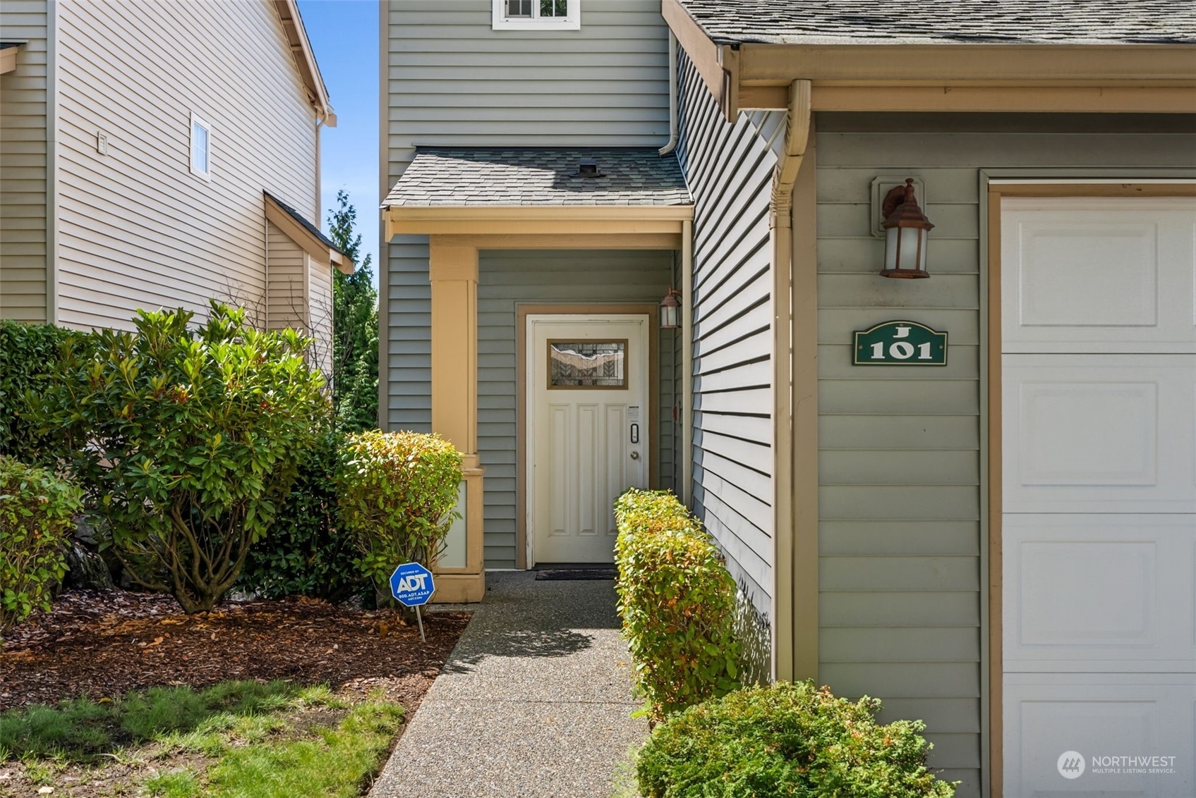 Property Photo:  4753  Whitworth Place SE J101  WA 98055 