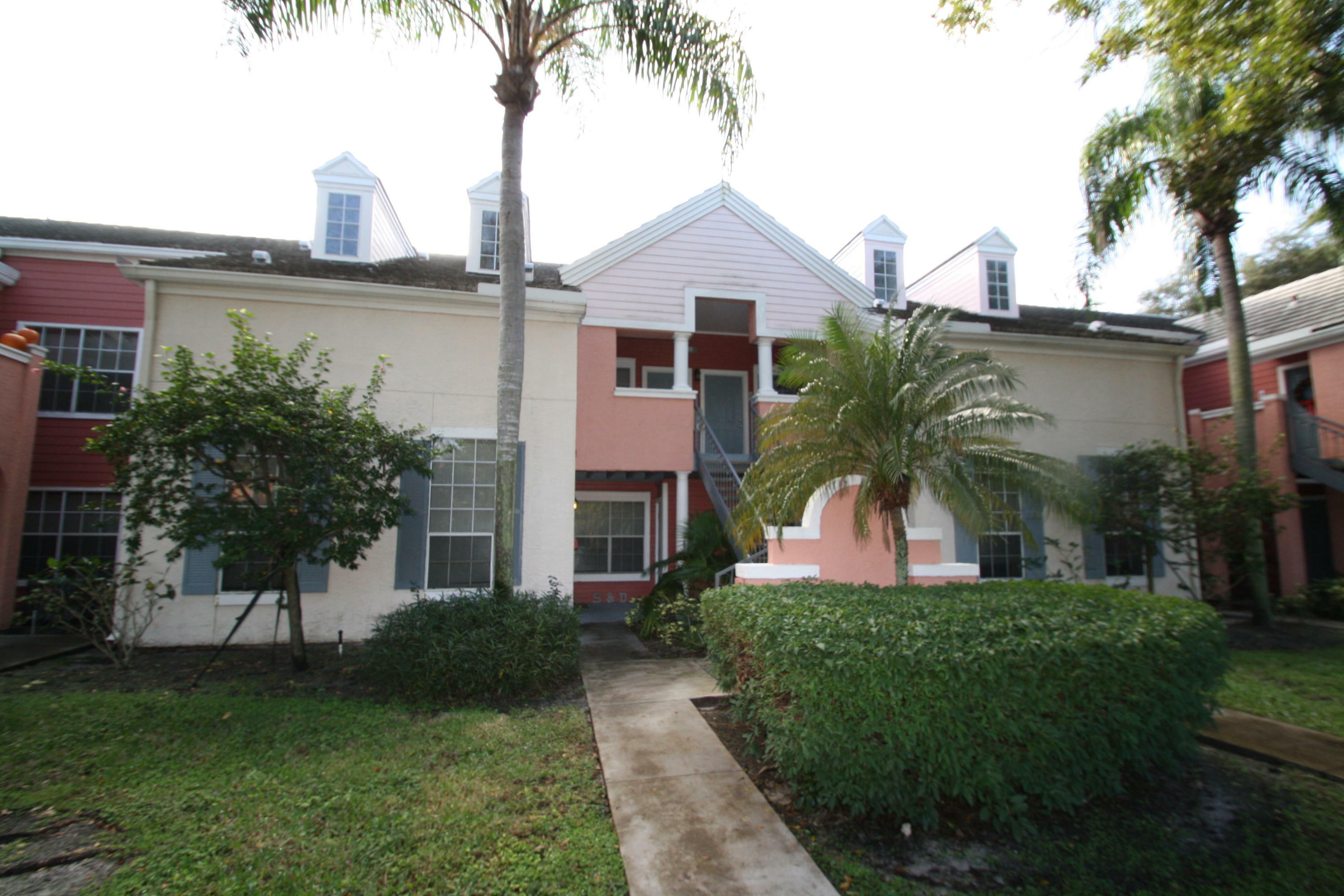 Property Photo:  1011 Crystal Way L  FL 33444 