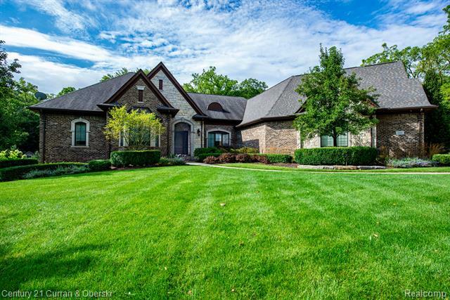 Property Photo:  5000 Lockwood Drive  MI 48094 