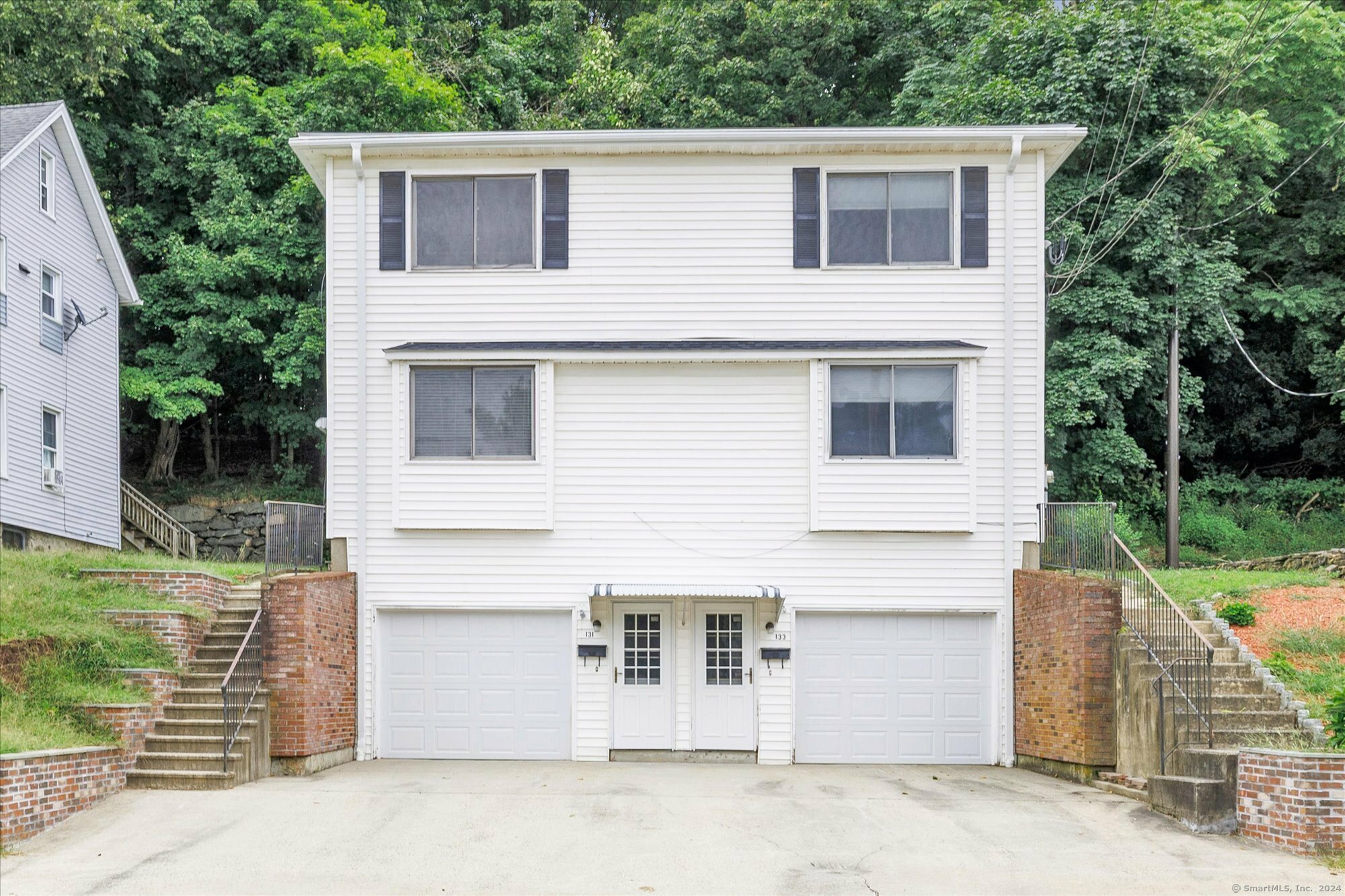 Property Photo:  131-133 Jewett Street  CT 06401 