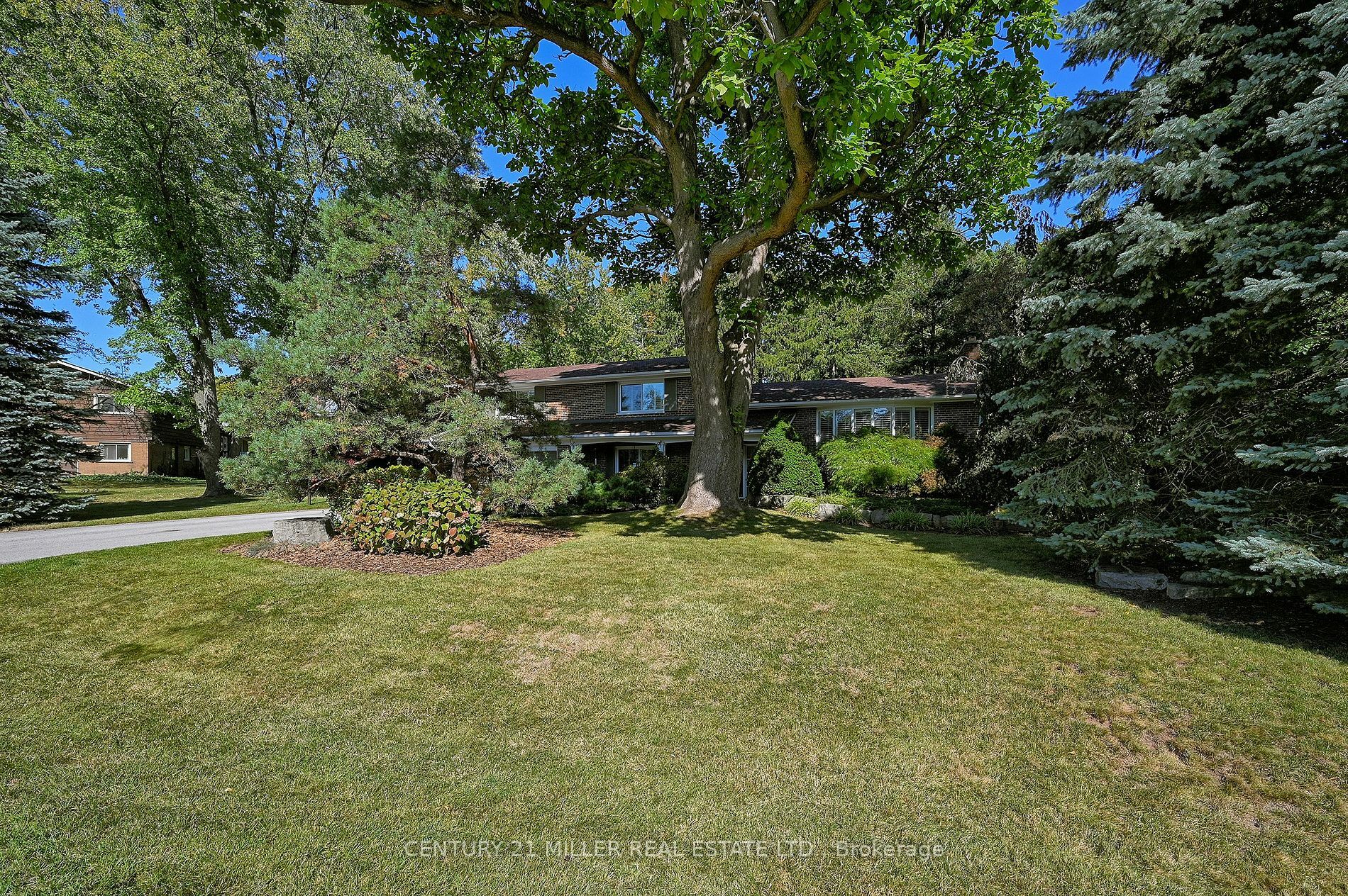 Photo de la propriété:  153 Wolfdale Ave  ON L6L 4R9 