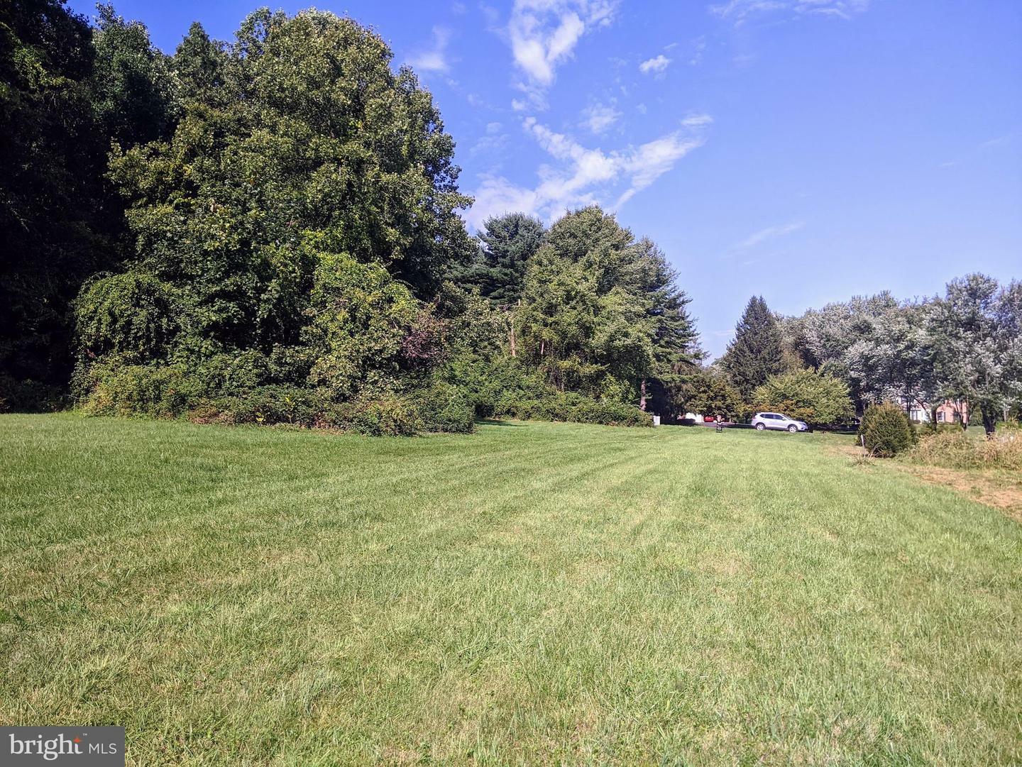 Property Photo:  21 Hawthorne Circle  PA 19520 