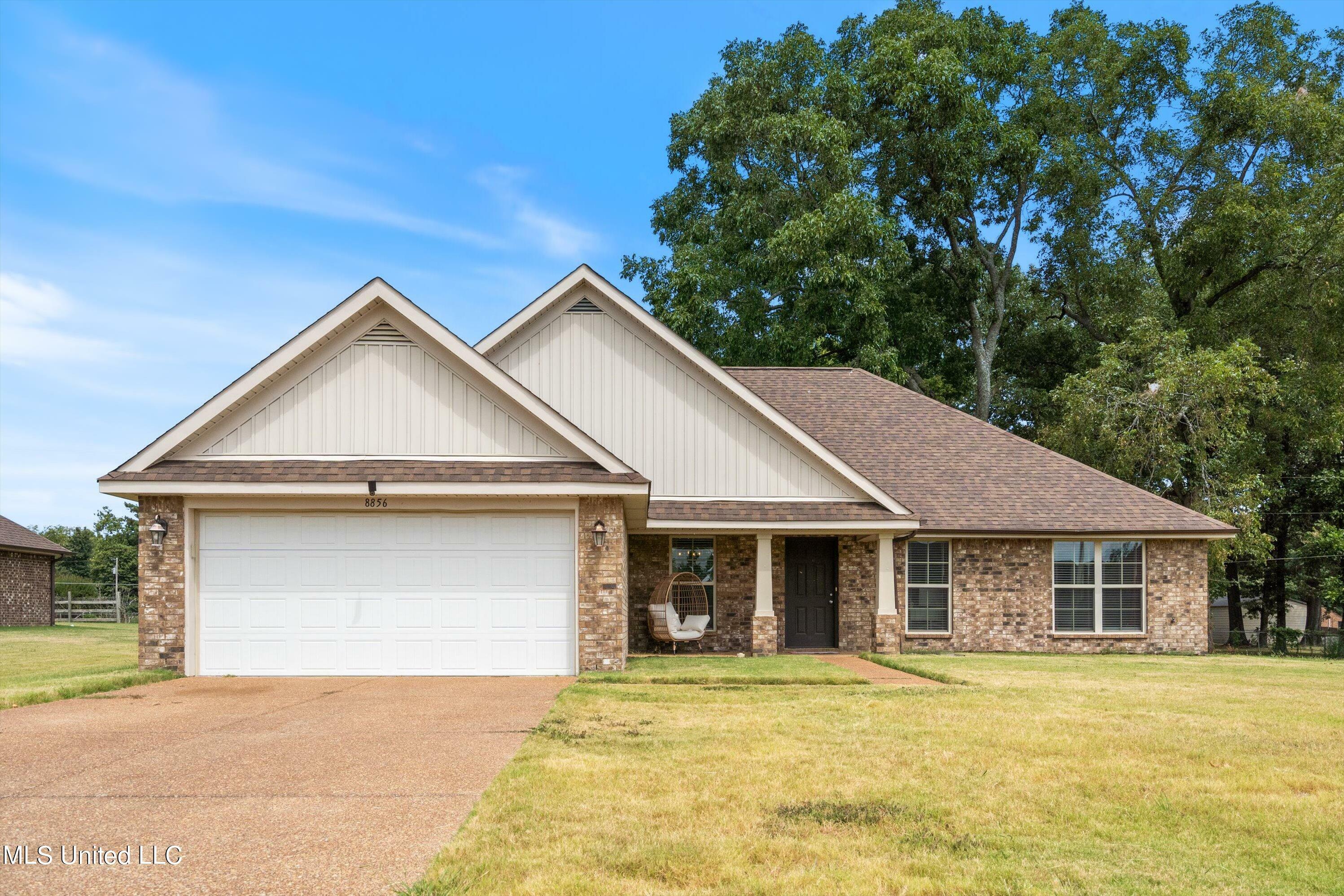 Property Photo:  8856 N Courtly Circle Circle  MS 38654 