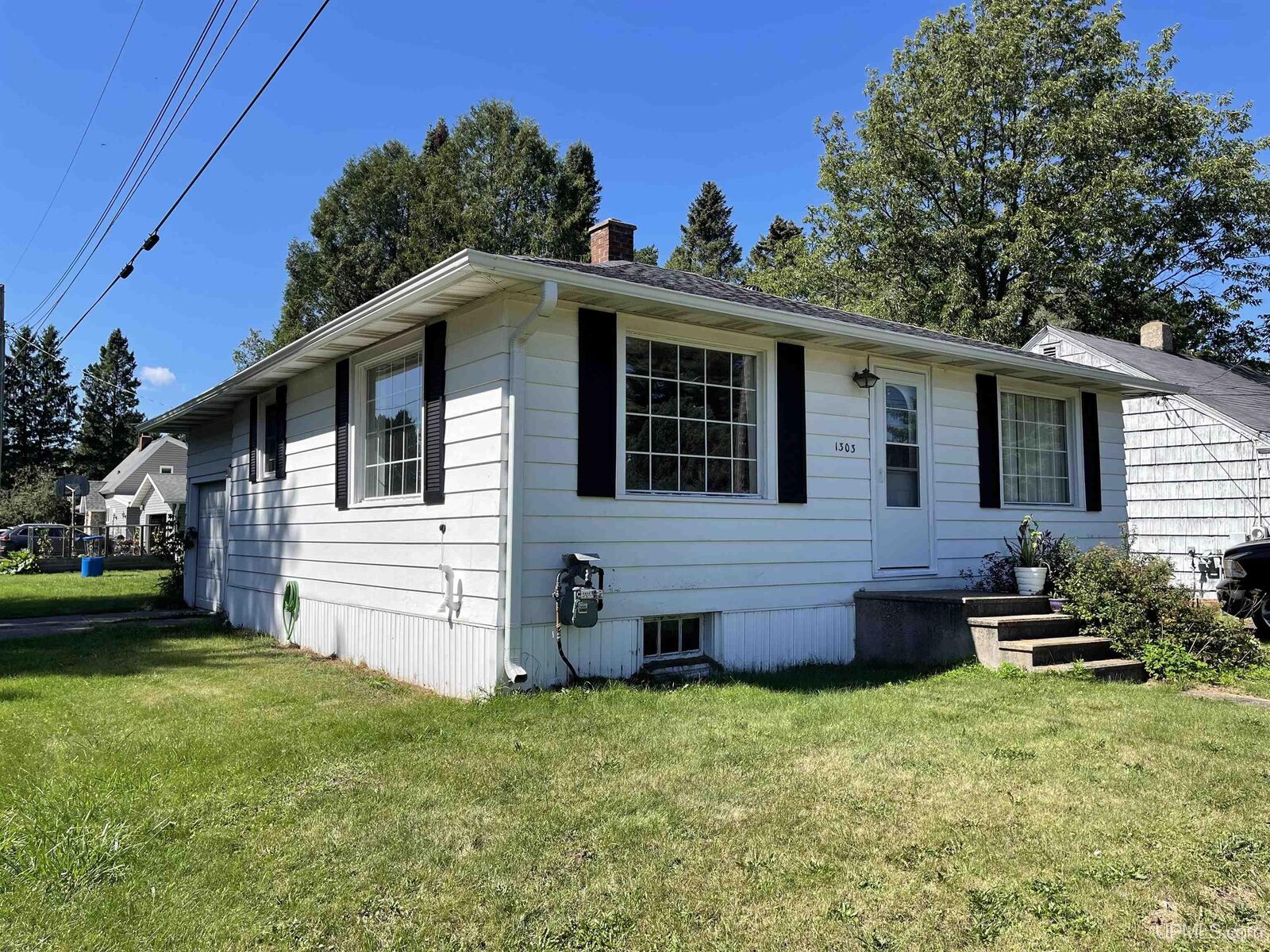 Property Photo: 1303 N Hemlock Street MI 49938
