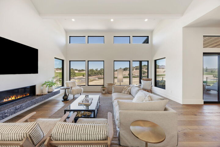 Property Photo:  15 Vineyard View Circle  OR 97501 
