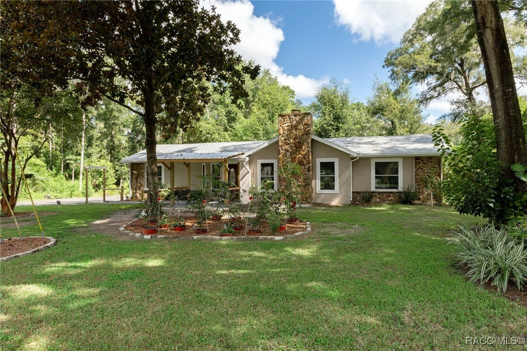 Property Photo:  5985 E Holly Street  FL 34452 